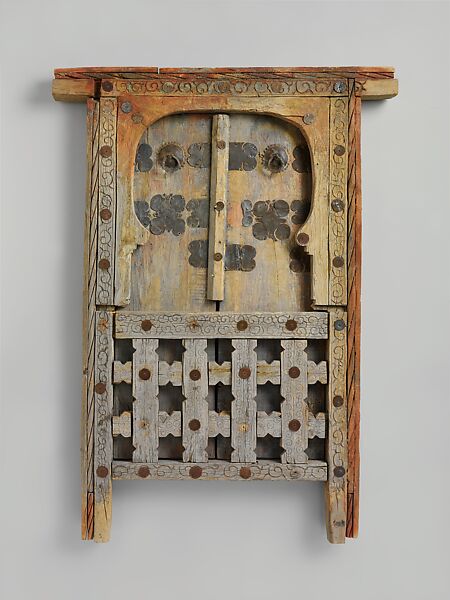 Funey soo window frame, Mande numu (blacksmith), Wood, iron alloy, pigment, Mande peoples